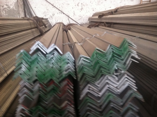 Hot Rolled 304 Stainless Steel Angle Bar Dengan Hotel On The Surface