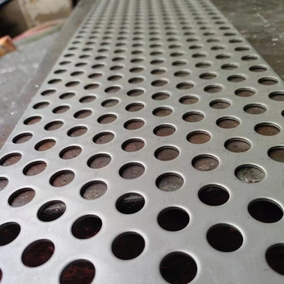 Lembar baja tahan karat berlubang Kelas 304 Lembar logam 0,5-3,0 mm Lubang 0,5-10 mm