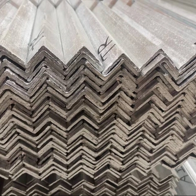 Bagian Baja Struktural A36 Q235B Hot Dip Galvanized Steel Angle Bar 50*50*5*6000mm