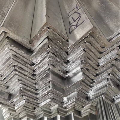 Bagian Baja Struktural A36 Q235B Hot Dip Galvanized Steel Angle Bar 50*50*5*6000mm