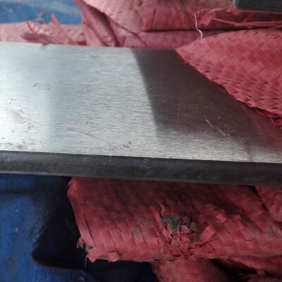 ASTM 276 TP316L Cold Draw Stainless Steel Flat Bar8 0*10*6000mm Dengan Hair Line